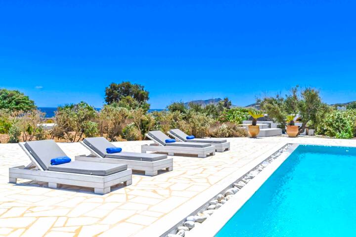 Beach Front, Brilliant Villa, sleeps 15, Cyclades gallery image 2