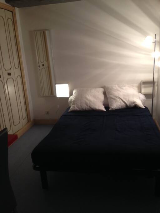 chambre 2 avec canapé lit, bureau, placard intégré