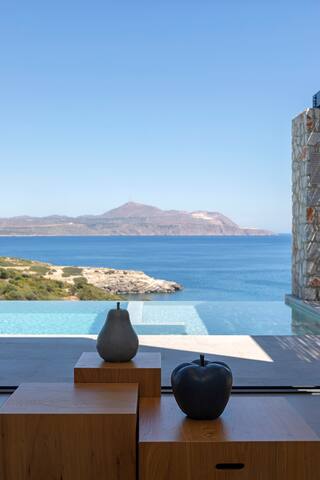 Vraskos villa – free heated pool for low season gallery image 2