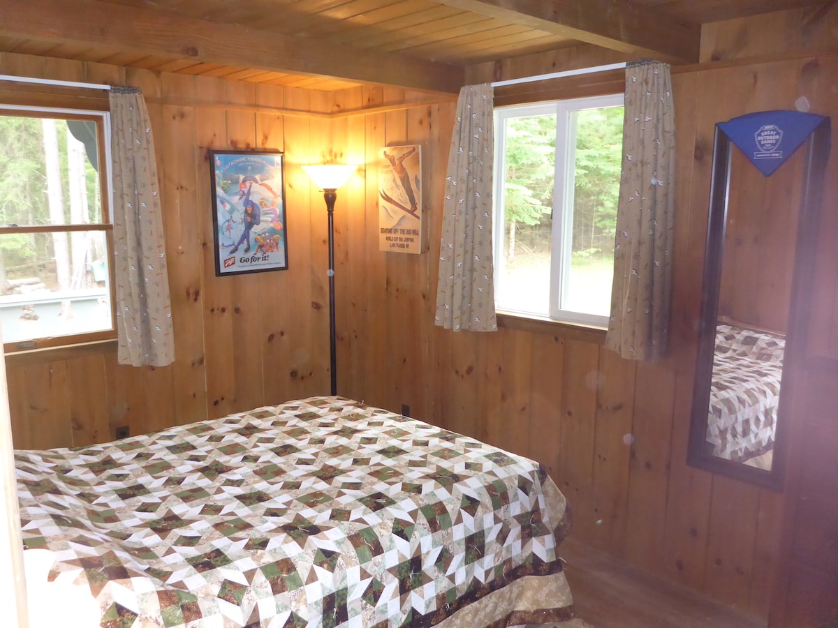 Spálňa Adirondack na hlavnom poschodí