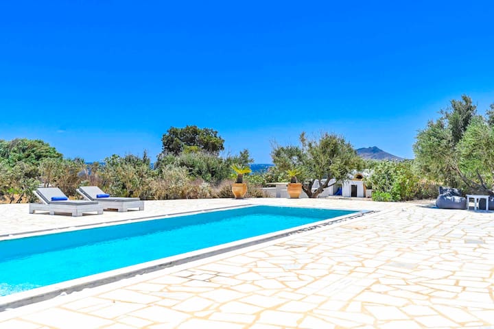 Beach Front, Brilliant Villa, sleeps 15, Cyclades