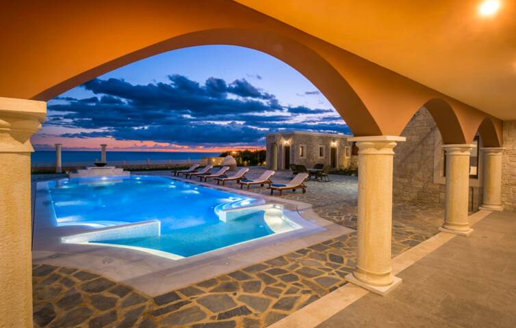 Villa Kastello Kalliste, Wine Dark Sea Villas gallery image 4