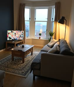 Clean & Cosy Room in Modern West End Flat