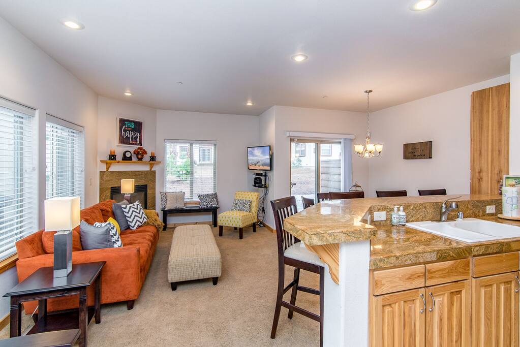 Find everything you need in the well-equipped kitchen, including a starter supply of dish soap and paper towels.