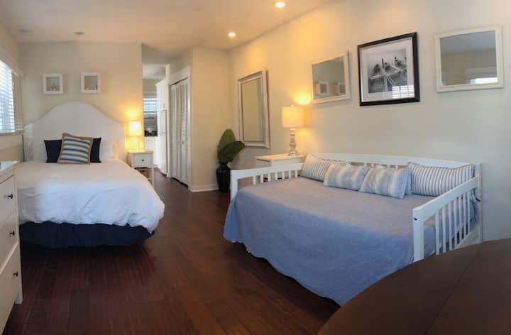 Adorable Cape Cod Cottage, Venice Beach, La - マリーナ・デル・レイ, CA