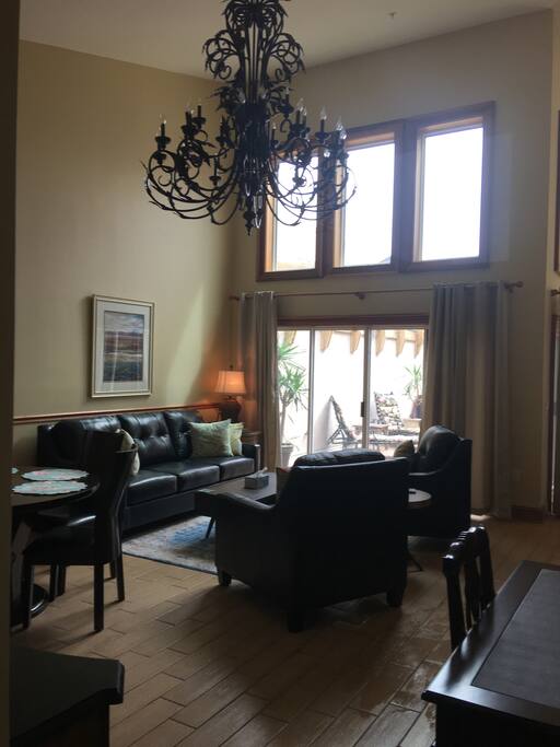 Open Floor Plan Living, Dining and Kitchen, vaulted ceilings