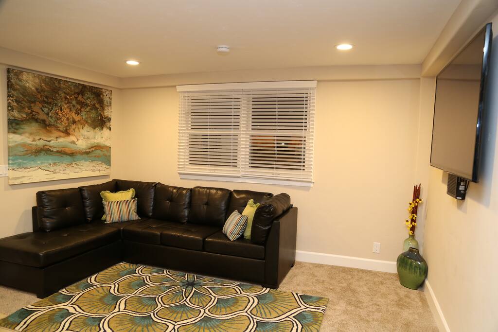Plenty of seating, Flat screen TV with cable & HBO