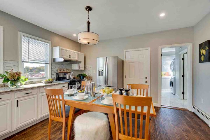 Unique 2 floors 8 beds 4 bath public transit