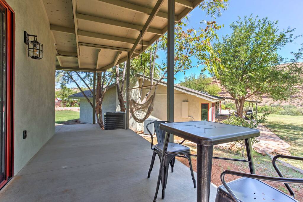 Step outside to enjoy an afternoon drink with your loved one while relishing the gorgeous trees and vineyard surroundings.