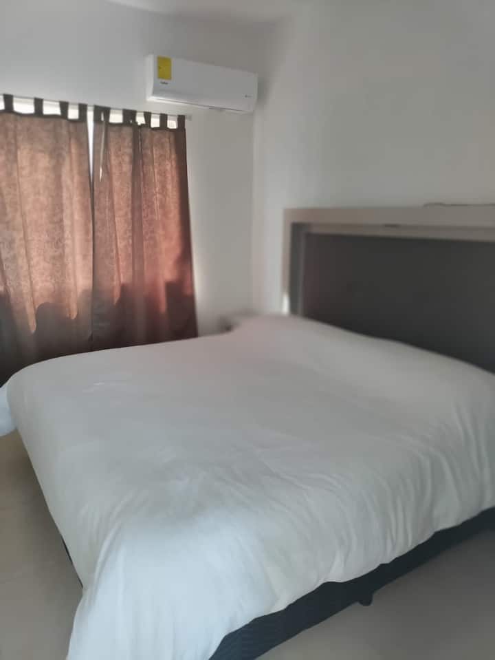 Კონდიციონერის საძინებელი 
Საწოლის 
დიდი სააბაზანო საძინებელში 