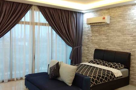 Cityscape Cozy Balcony Studio @ JB Mount Austin