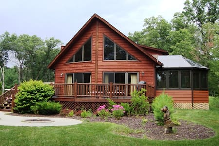 AMAZING 6 Bedroom Cedar Chalet With Game Room