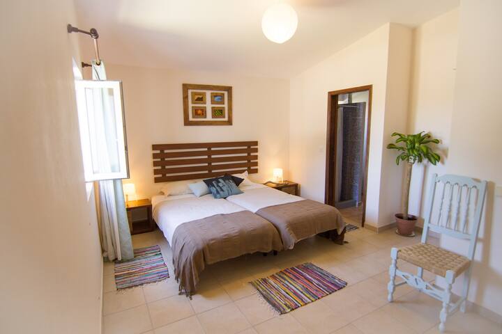 Etnia Surfhouse Double Room +2 extra beds