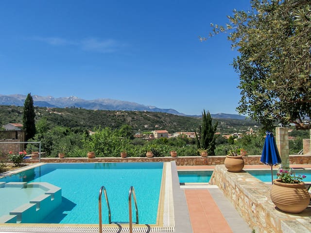 Artemis – Apokoron Villa with Large Private Pool