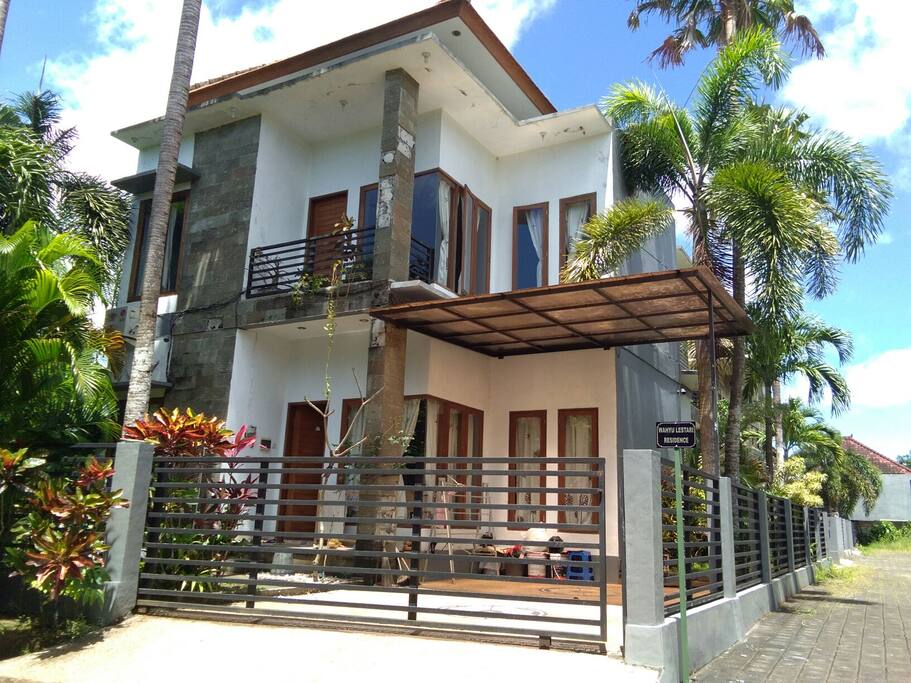 Rumah tampak depan