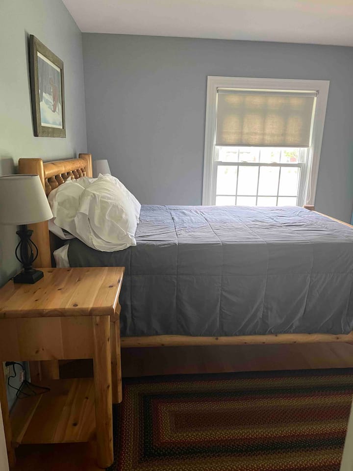 Bedroom 2-Queen size bed.