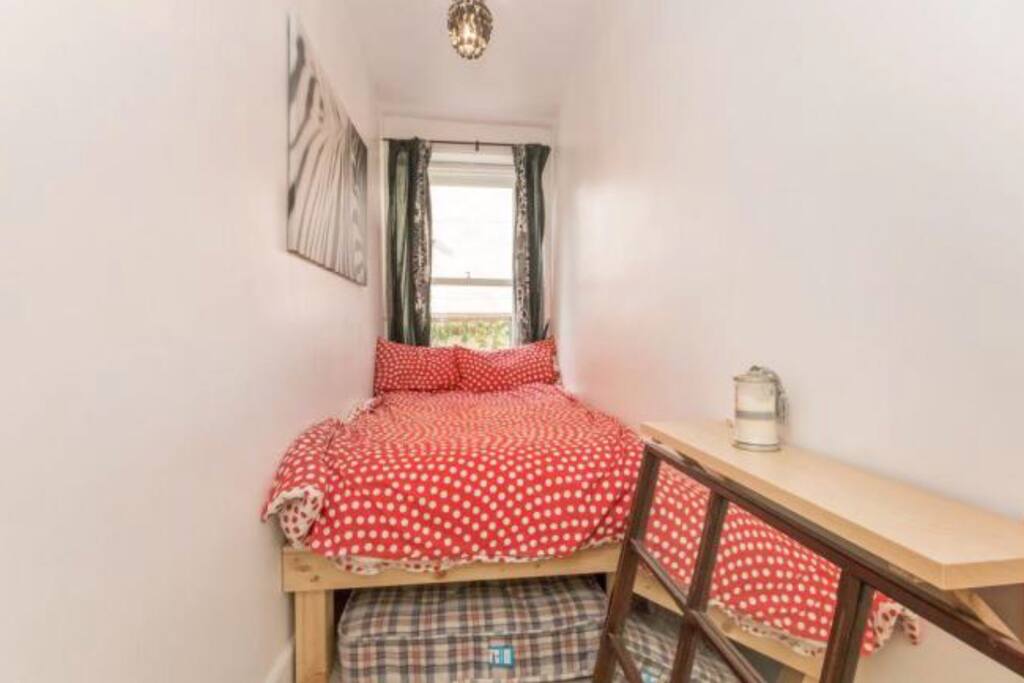 Bedroom with Small double bed