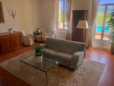 Successful Airbnb property: Peaceful oasis in the heights of Marseille in Marseille 11e Arrondissement