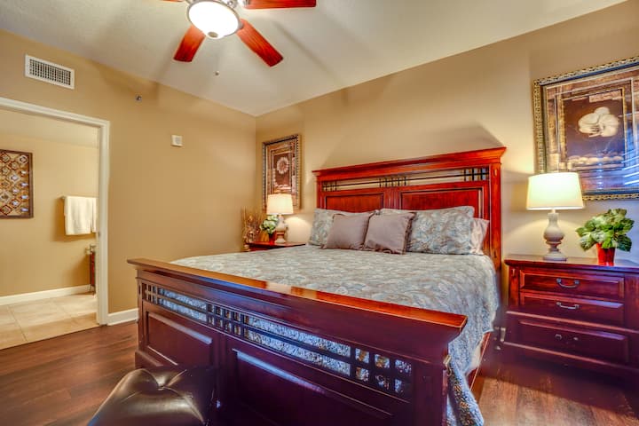 Hlavná spálňa č.2 s manželskou posteľou King, televízorom, digitálnym videorekordérom a vlastnou kúpeľňou