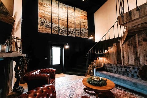 Elegant Modern Rustic Retreat w/ Hot Tub