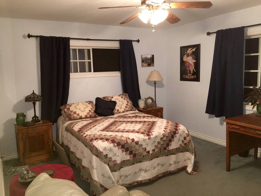 This room was the master and has queen bed fitted with a high thread count sheets.