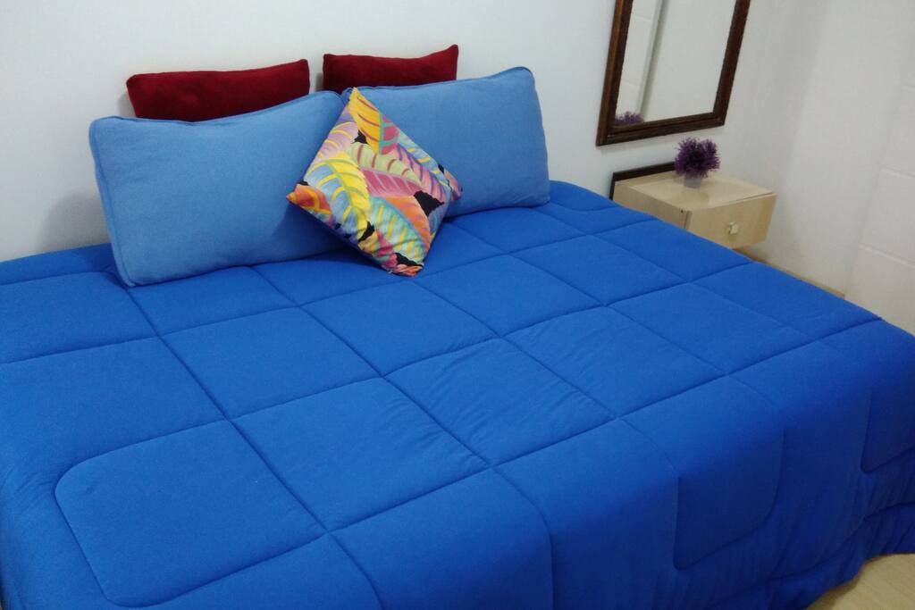Cama de Casal com Criado Mudo e Espelho lateral