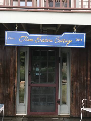 Three Sisters Cottage BI gallery image 3