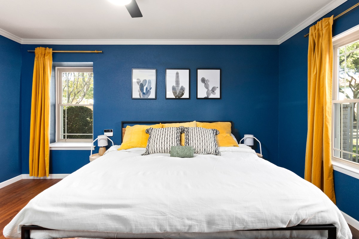 King apartman ima King Casper madrac od memorijske pjene za vašu udobnost.