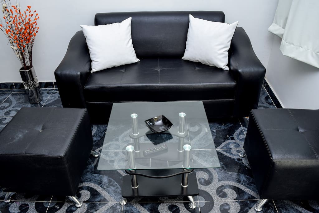 Sala con TV / Living Room with TV
