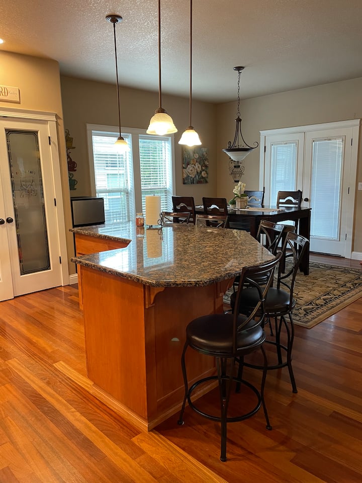 Quiet Residential Home For Traveling Nurses - Salem, OR