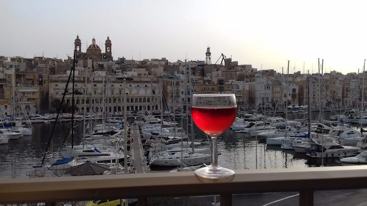 vittoriosa yacht marina malta