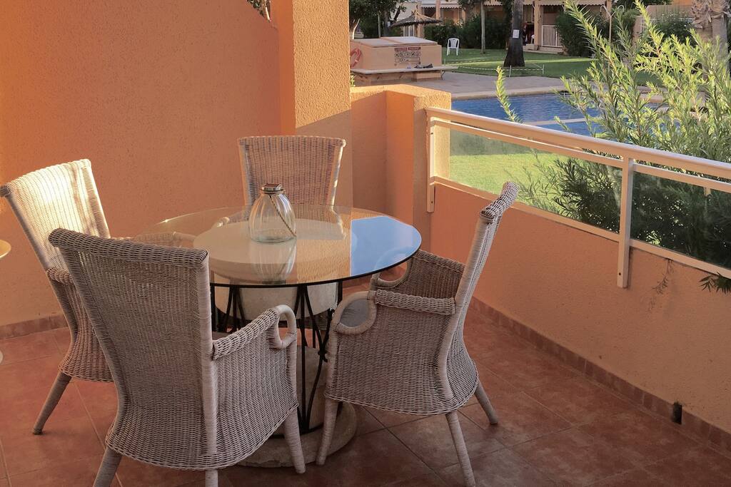 Veranda with view over pool