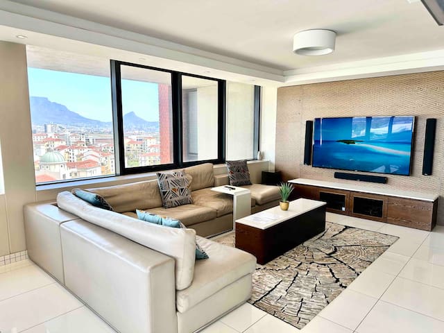 25% off Grand Penthouse / Backup Power / Stunning gallery image 2