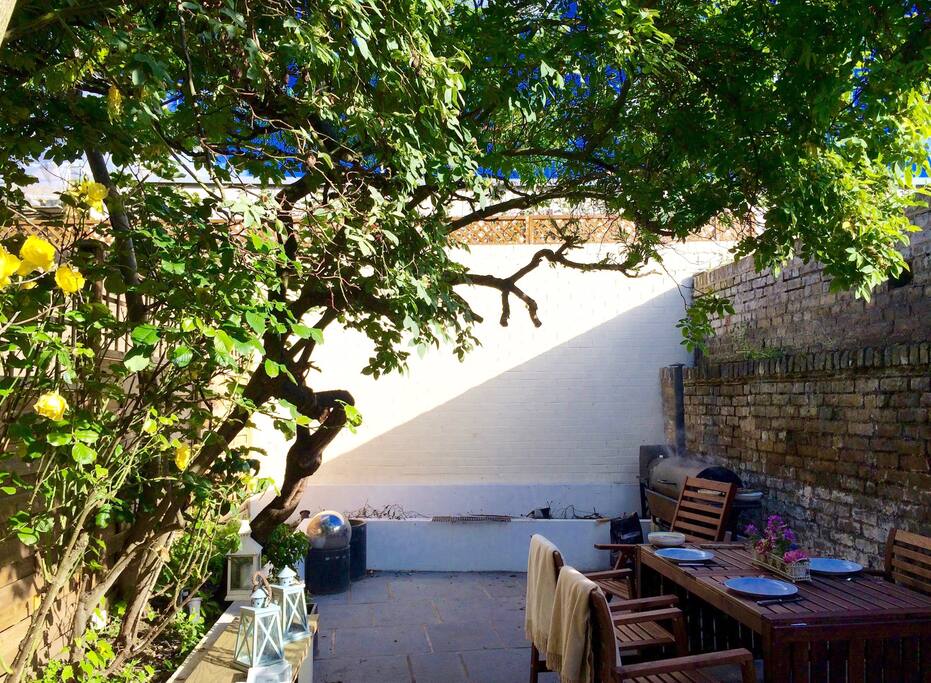 Private and quiet south facing outside garden with barbecue and pizza oven