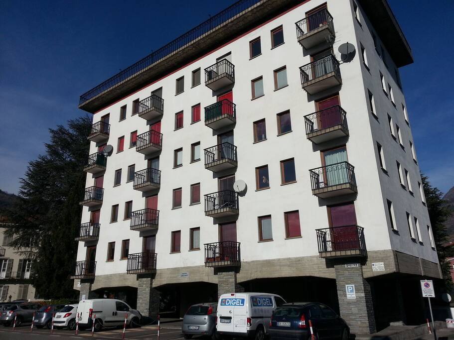 Il condominio che accoglie l'appartamento "Maison d'Arnaud"