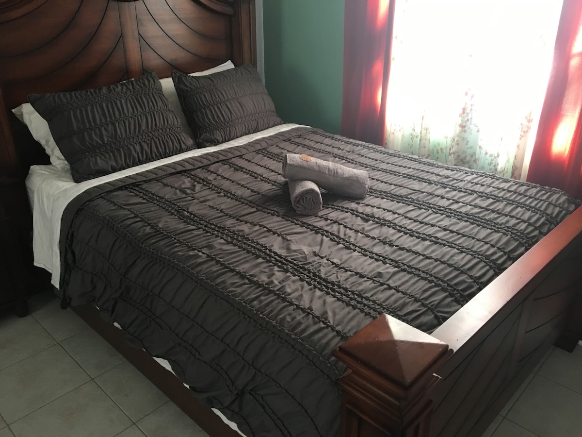 Spavaća soba br. 2 - bračni krevet (160x200) s ventilatorom i klima-uređajem (apartman 3)