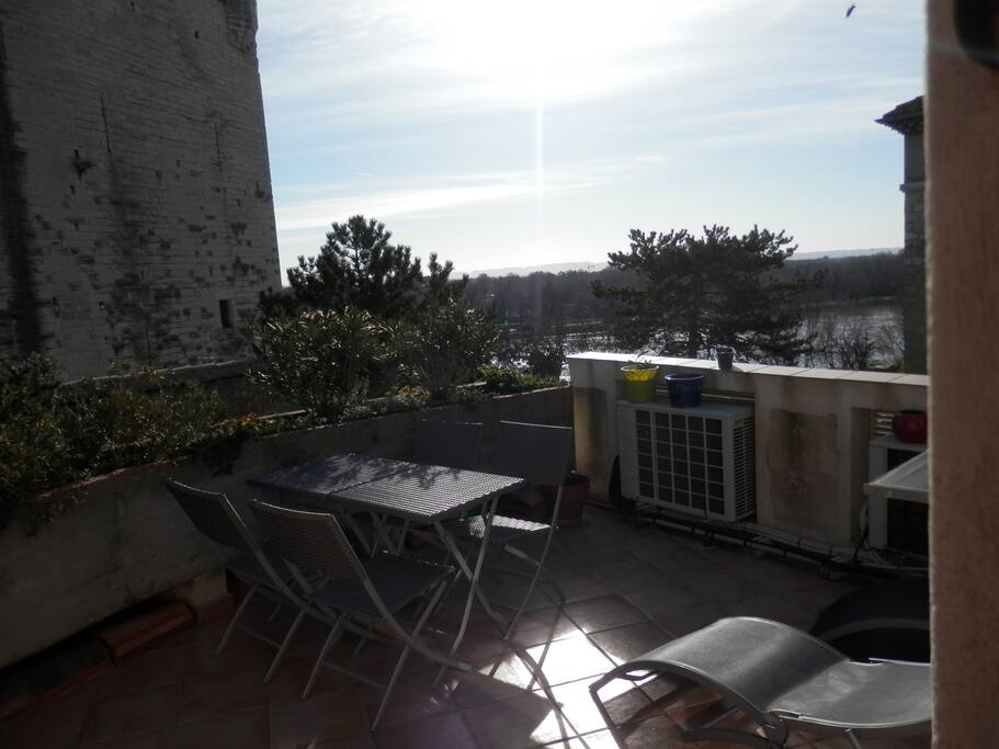 accès en terrasse depuis a chambre pour prendre l'air et profiter de la vue