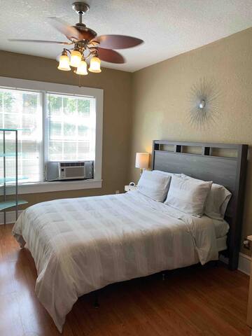 Private Room/Ensuite Bathroom in Premier Location