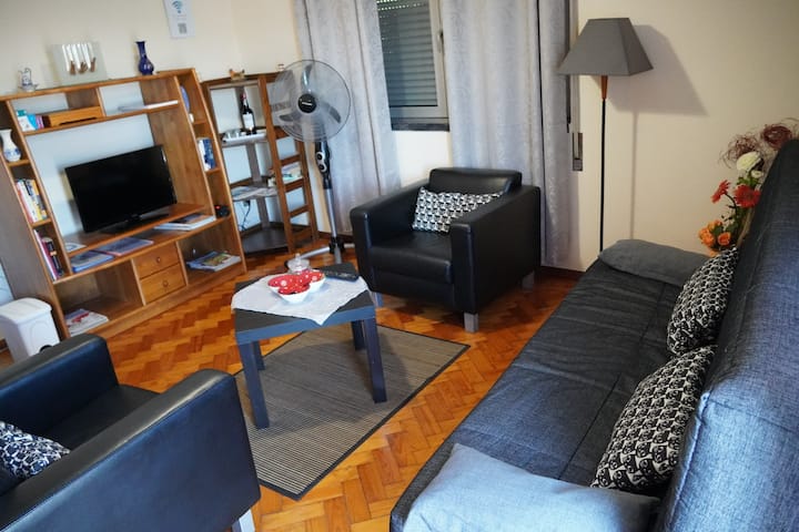 Стая в Янтар и телевизор - 
Трапезария и телевизор