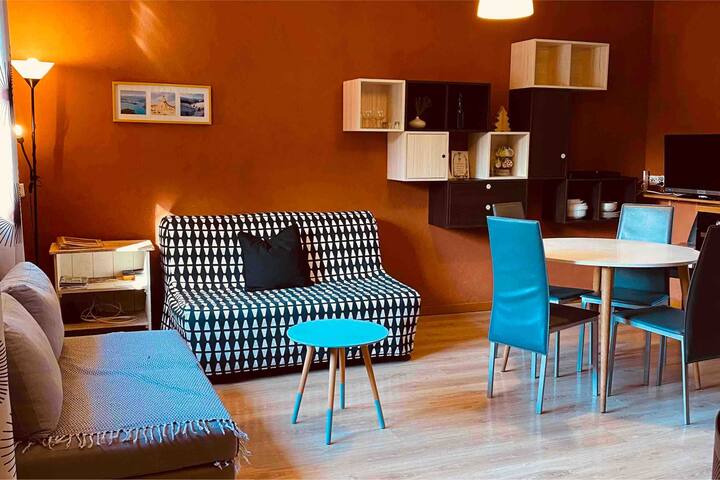 Sala de estar con sofá cama en 140