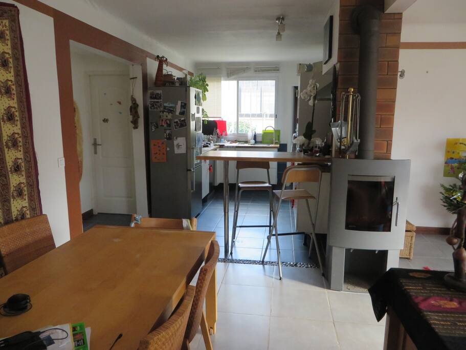 ENTREE SALLE A MANGER ET CUISINE