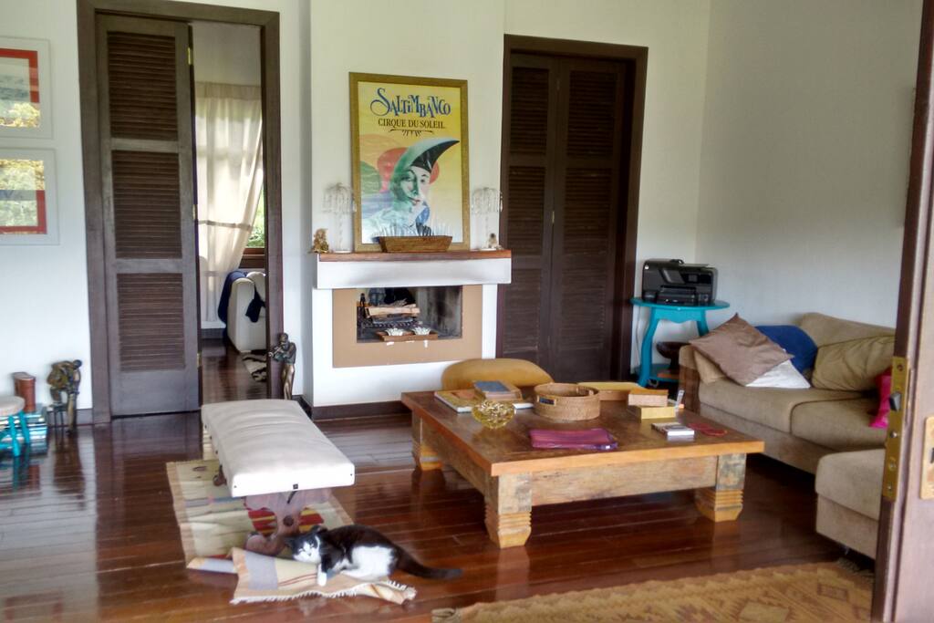 sala com lareira