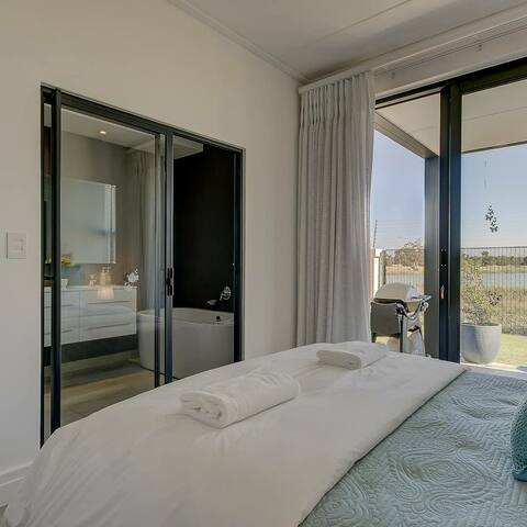 UniqueStay Paardevlei Square 3 gallery image 5