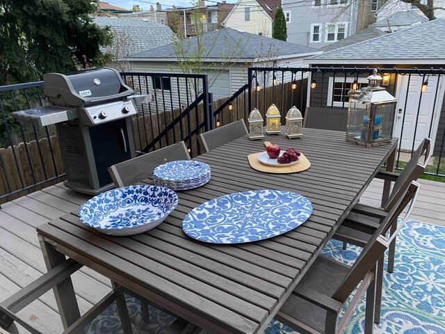 Single Family Home in Logan Square w/ 2 Car Garage gallery image 3