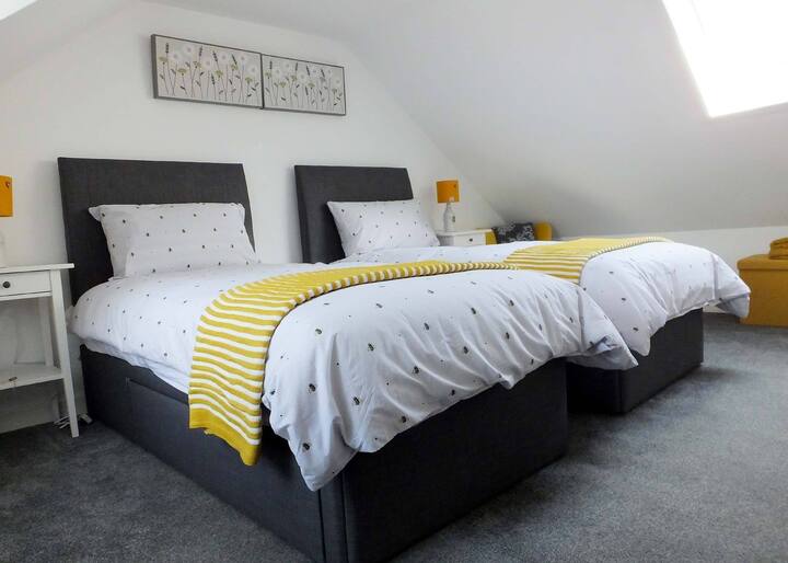 Another view of the second bedroom, as a twin, that can also be made as a superking if requested