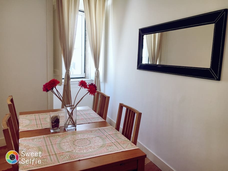 Dining room the table can be enlarged to accommodate 6 people