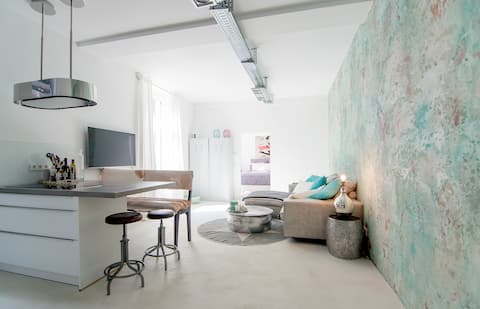 Erfolgreiche Airbnb-Immobilie: Stylish 2 br loft - quiet & centrally located in Unterbilk