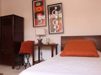 Habitación Madrid- Todomundo Bogotá