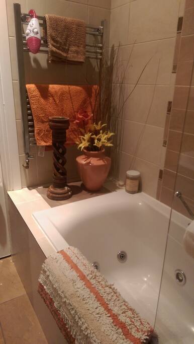 Very comfortable and relaxing oversized jacuzzi