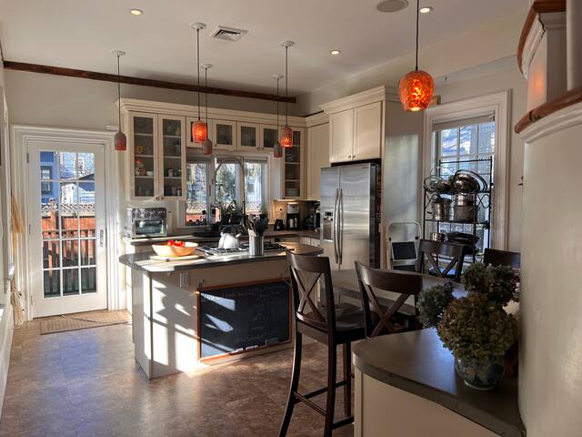 Beautiful & Sunny Home in the heart of Cambridge gallery image 2